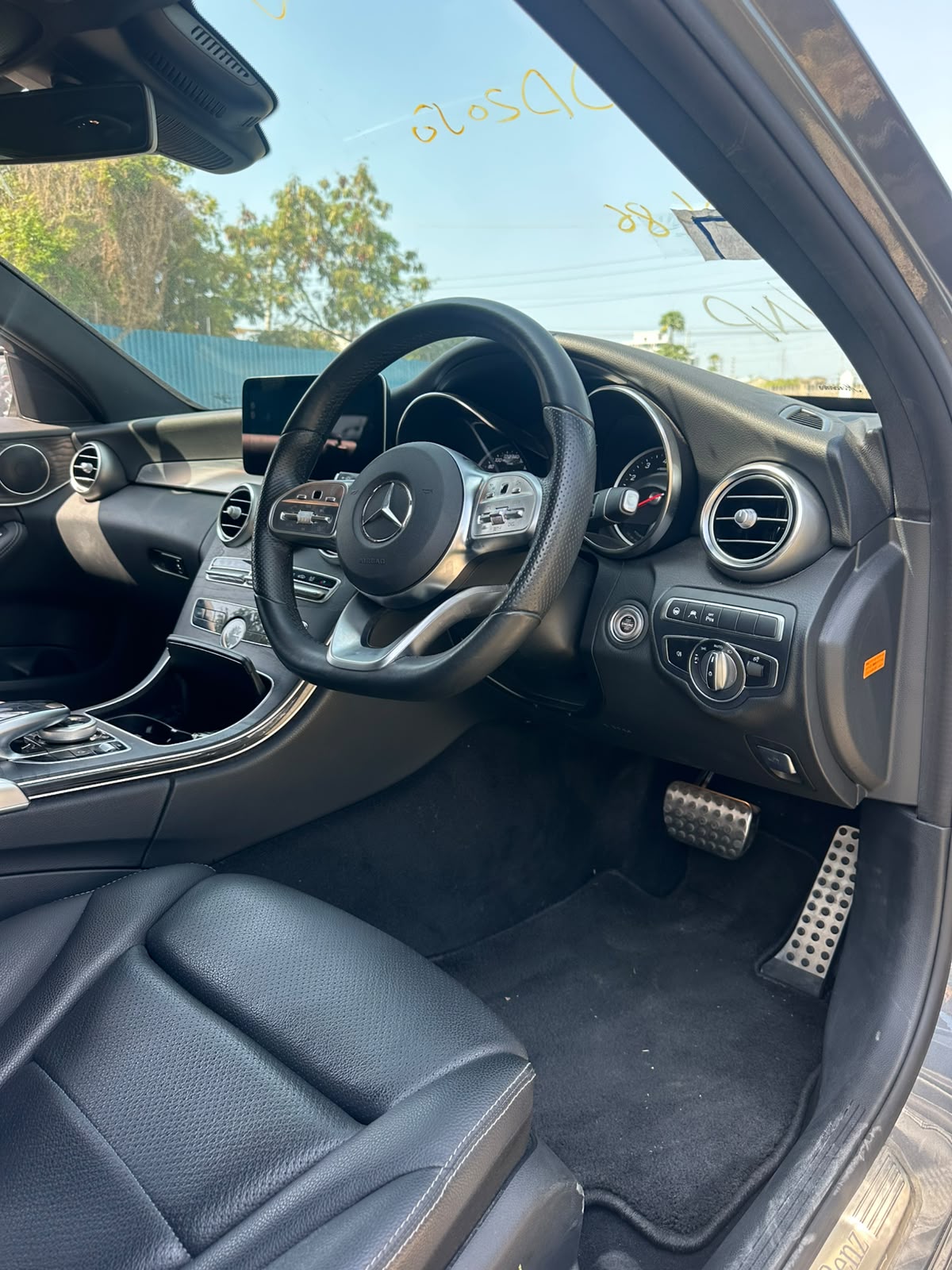 MERCEDES-BENZ C200