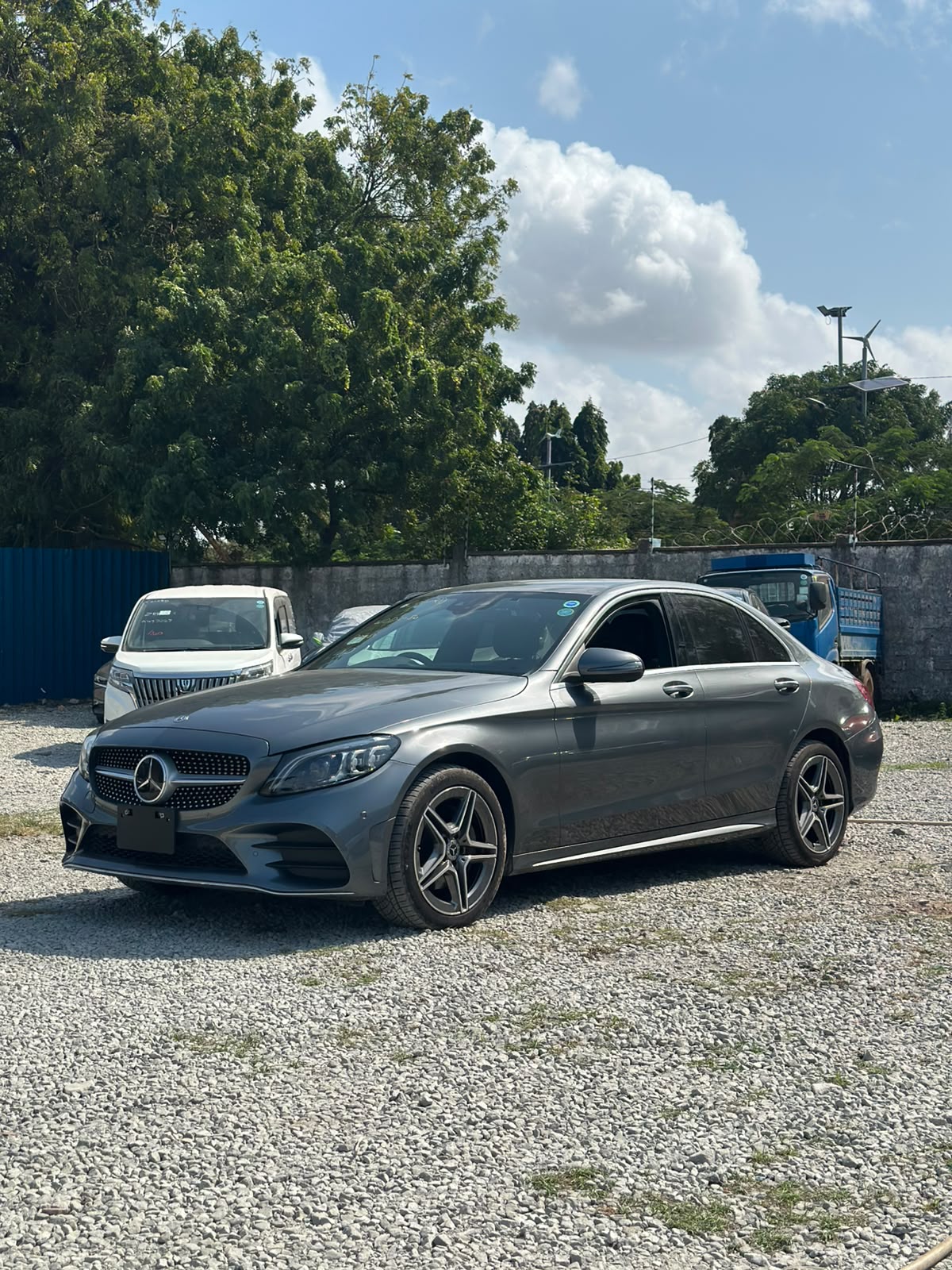 MERCEDES-BENZ C200