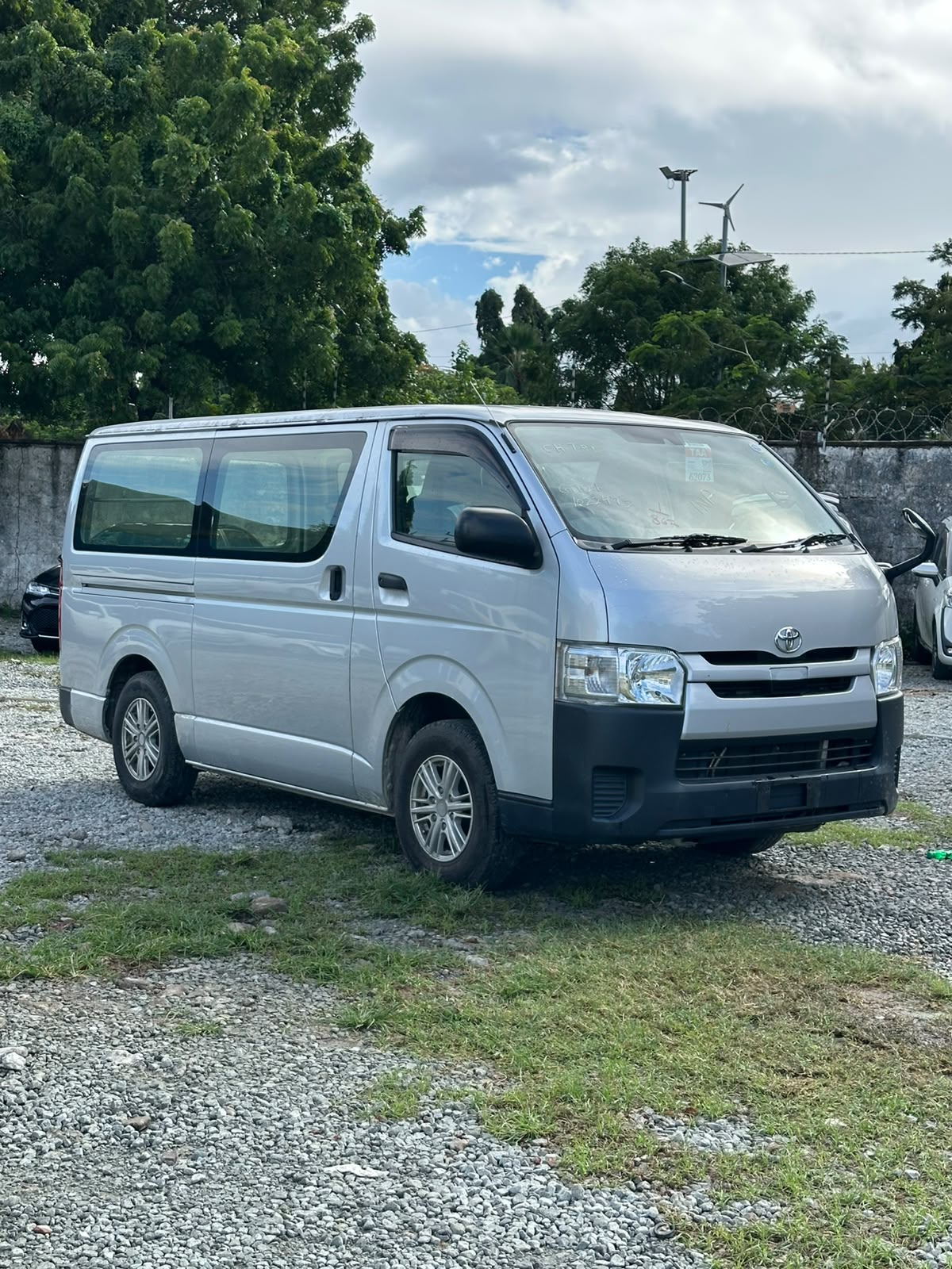 TOYOTA HIACE