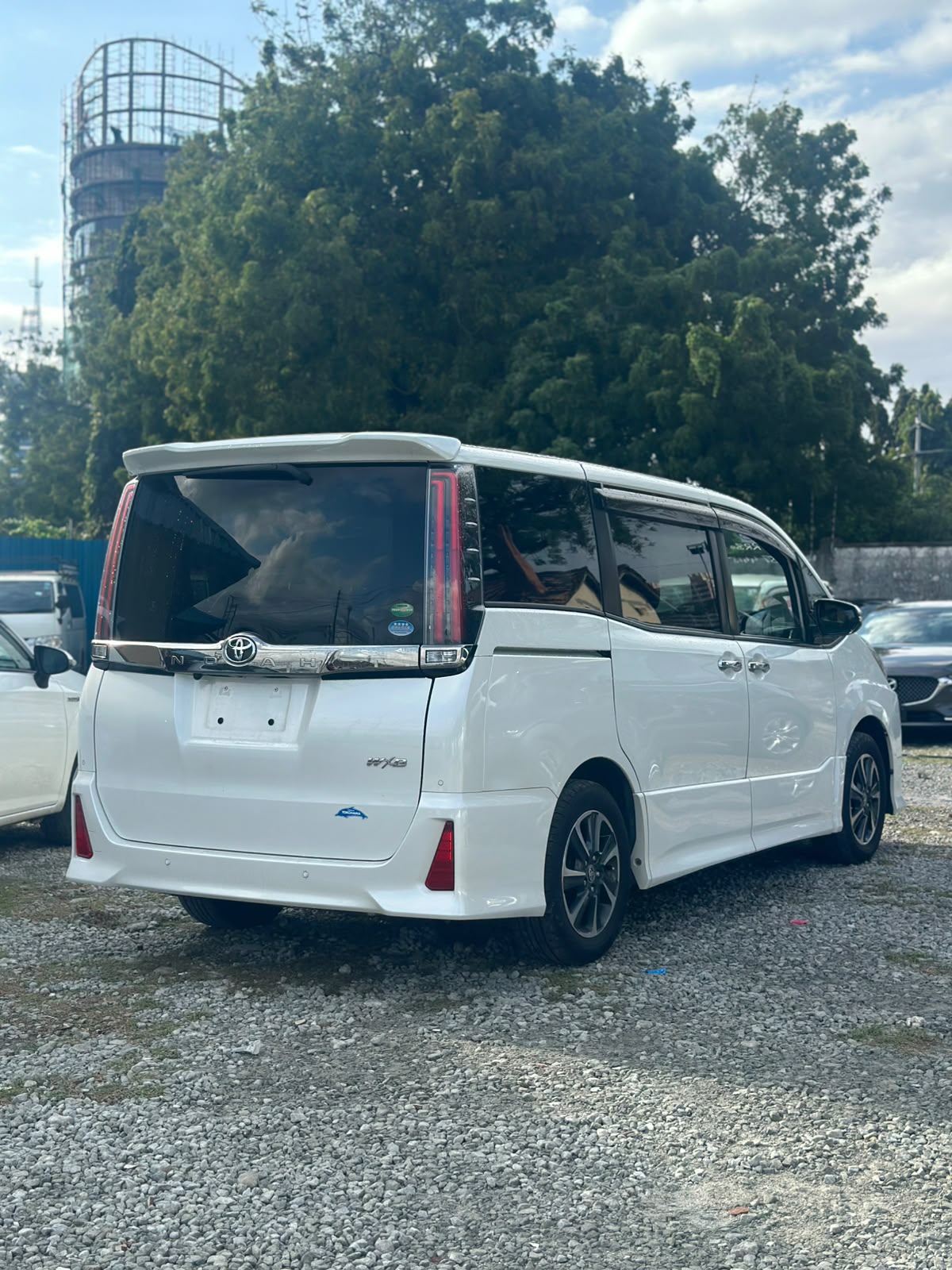 TOYOTA NOAH