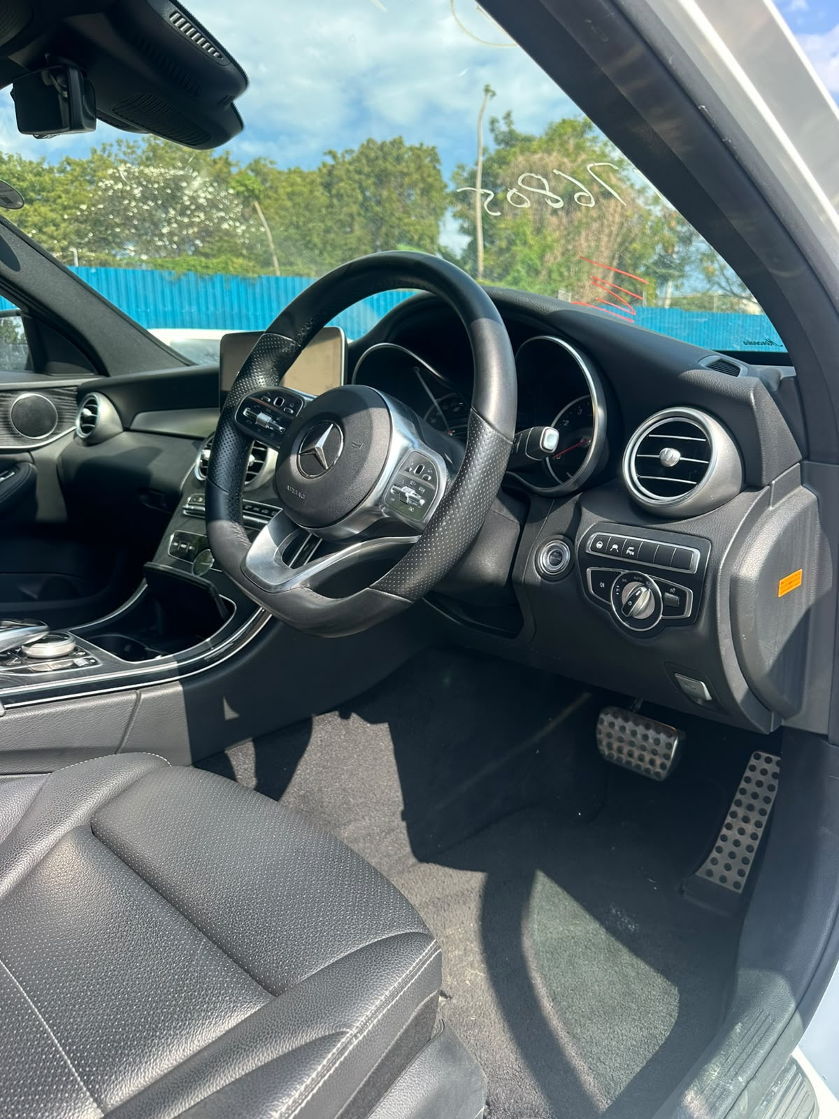 MERCEDES-BENZ C200