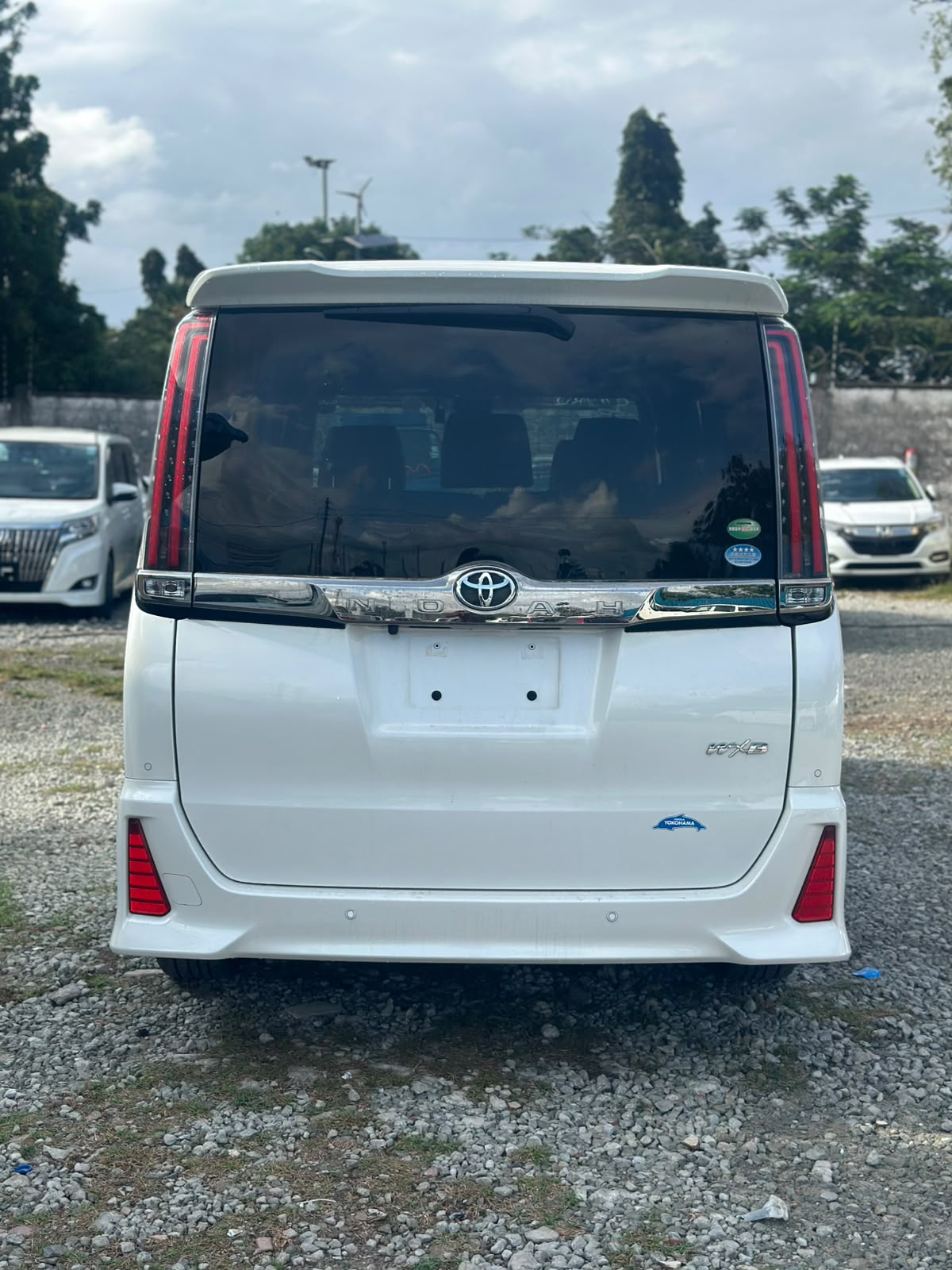 TOYOTA NOAH
