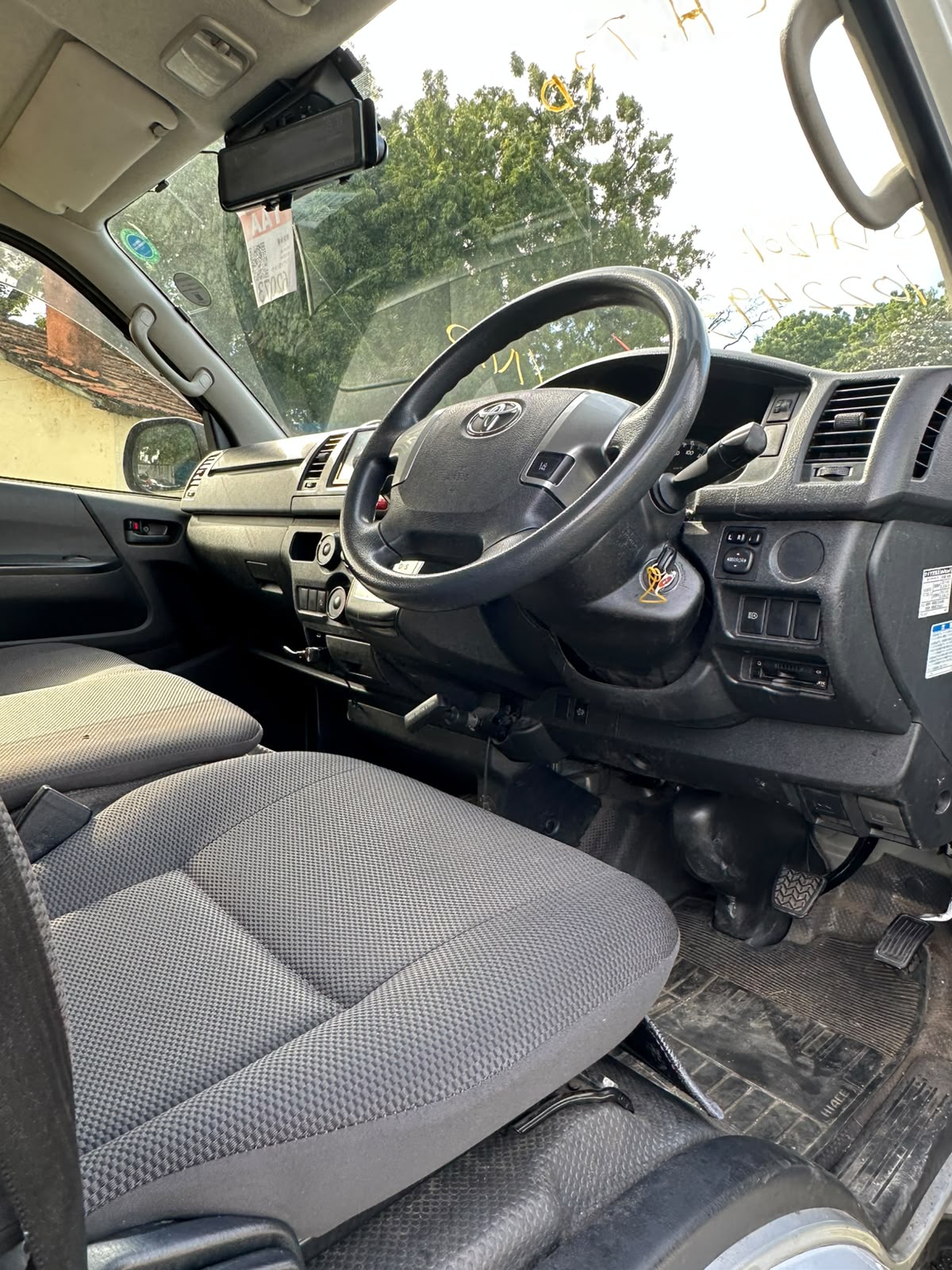 TOYOTA HIACE