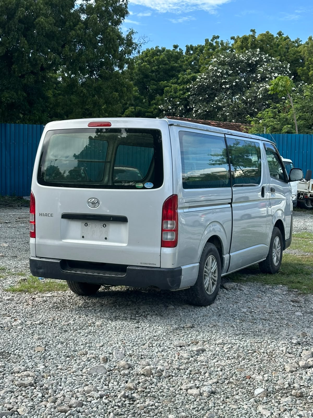 TOYOTA HIACE