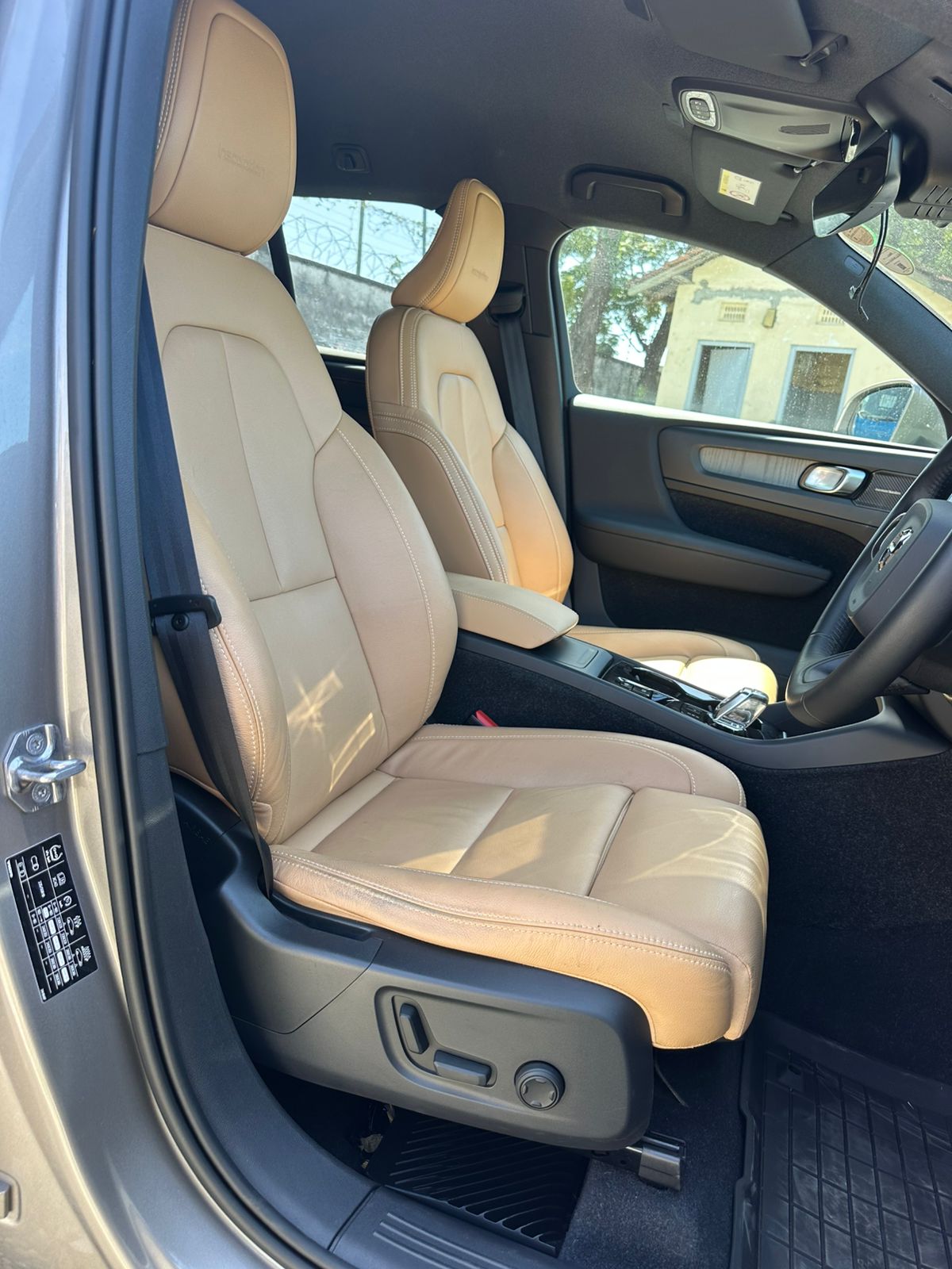 VOLVO XC40