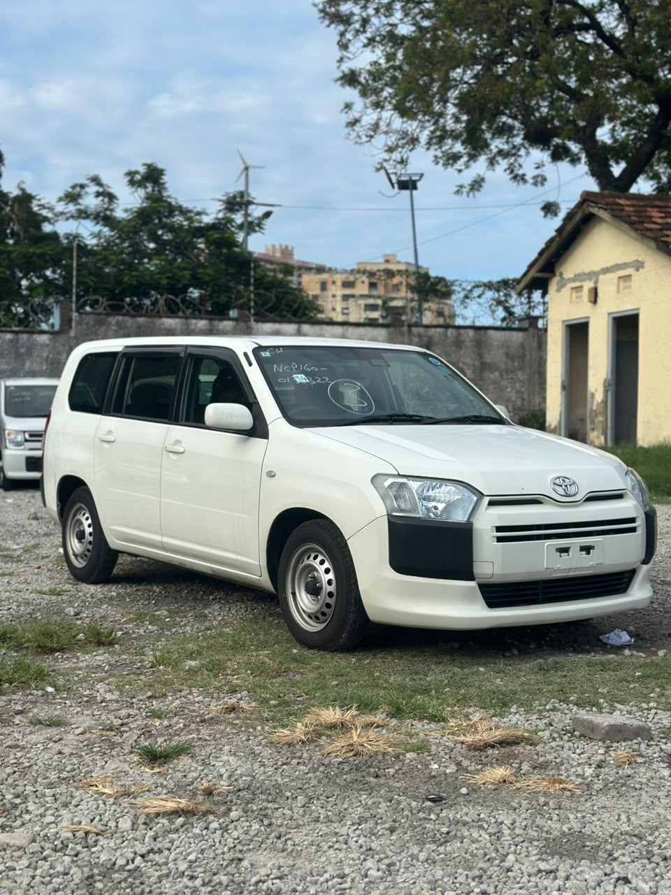 TOYOTA SUCCEED