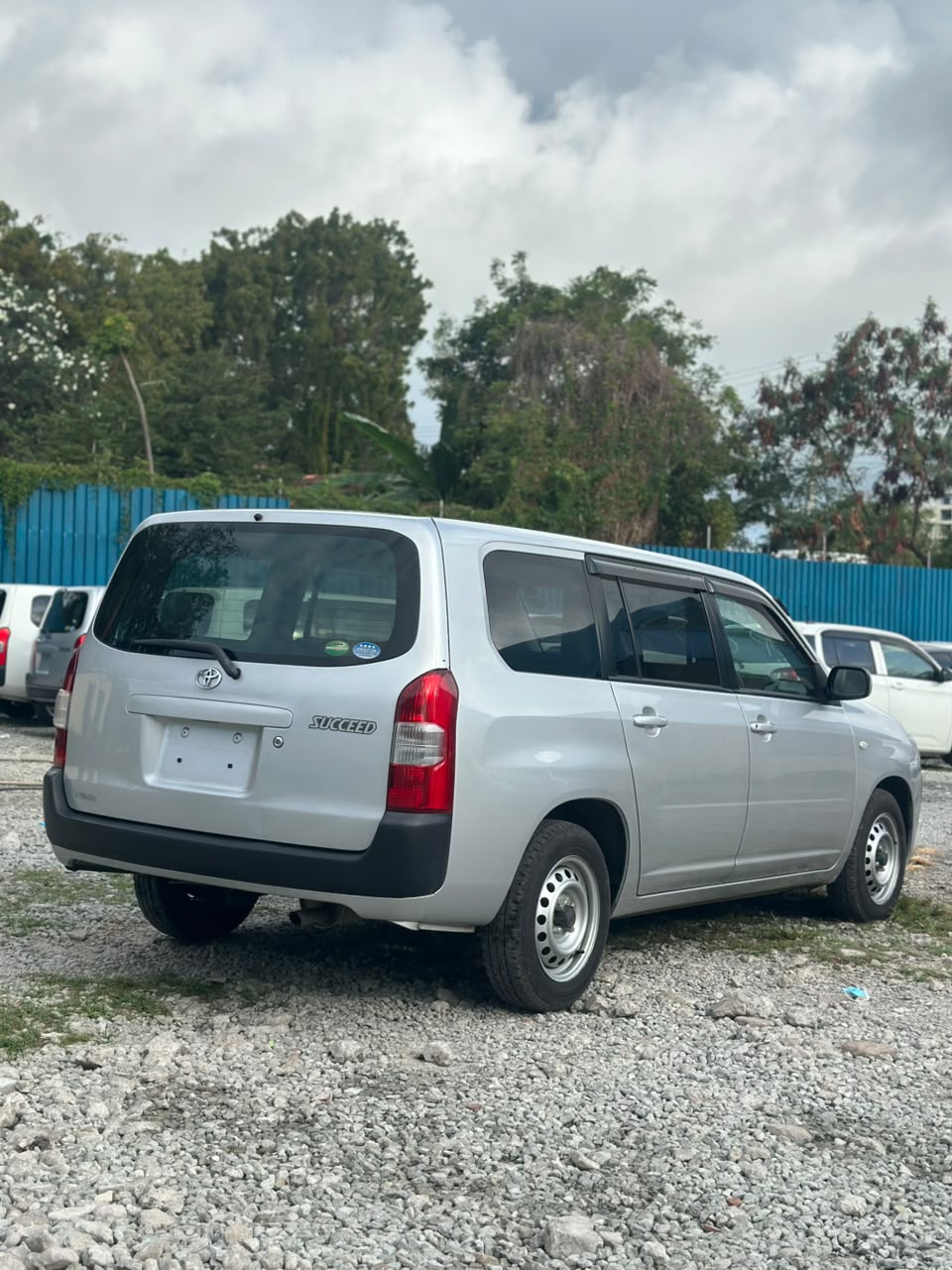 TOYOTA SUCCEED