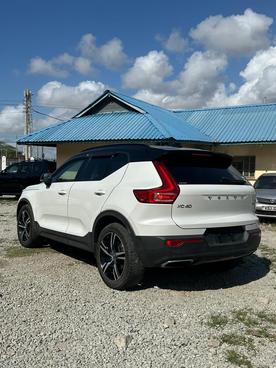 VOLVO XC40