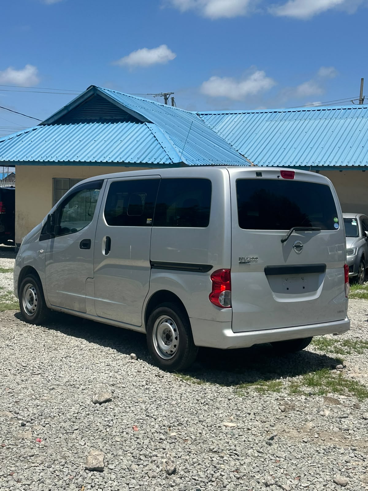 NISSAN NV 200