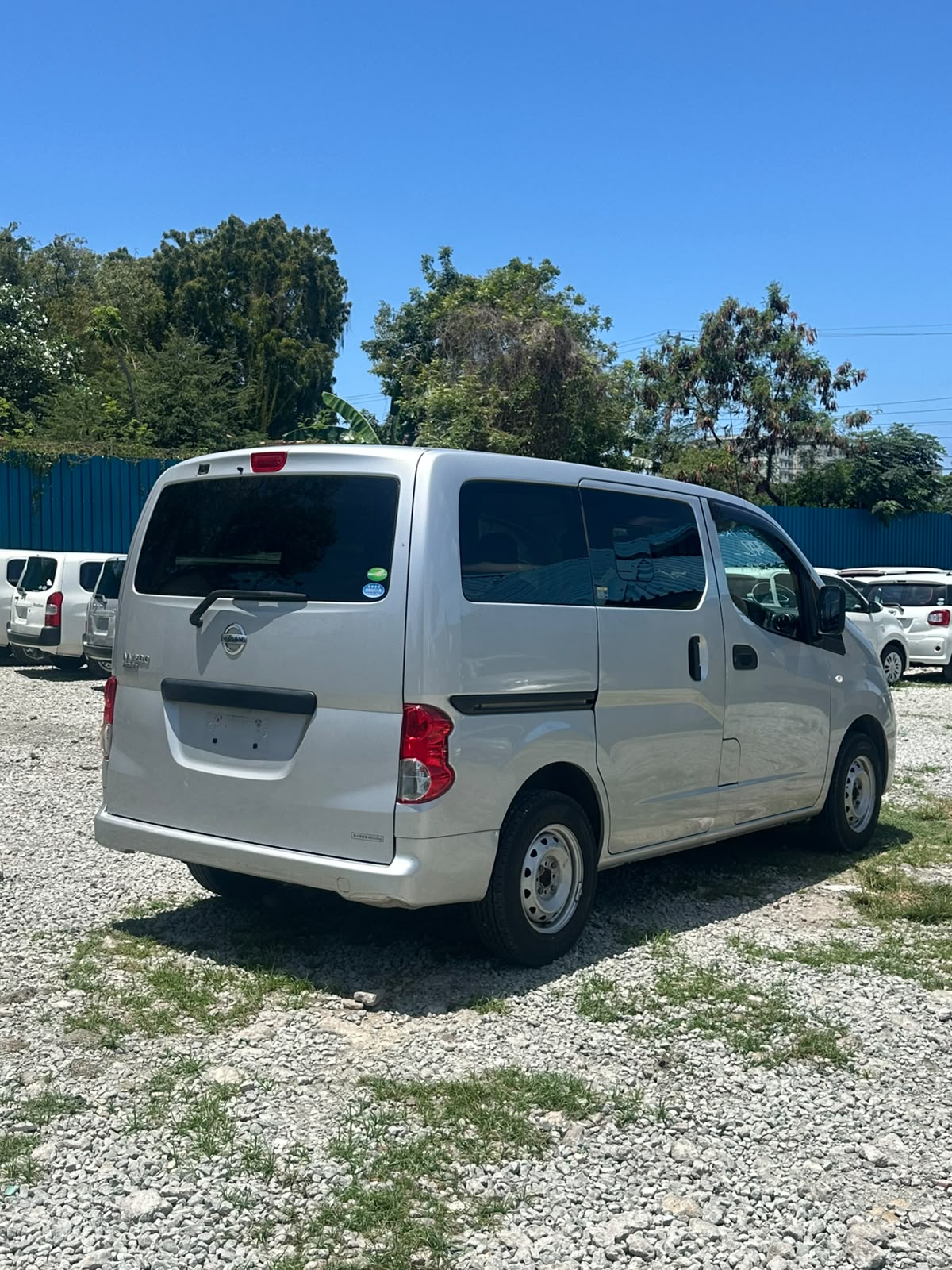 NISSAN NV 200