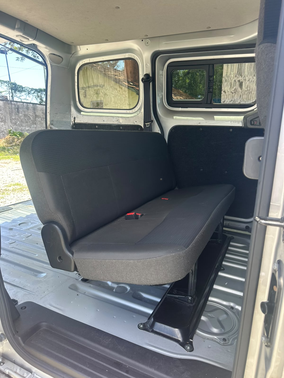 NISSAN NV 200