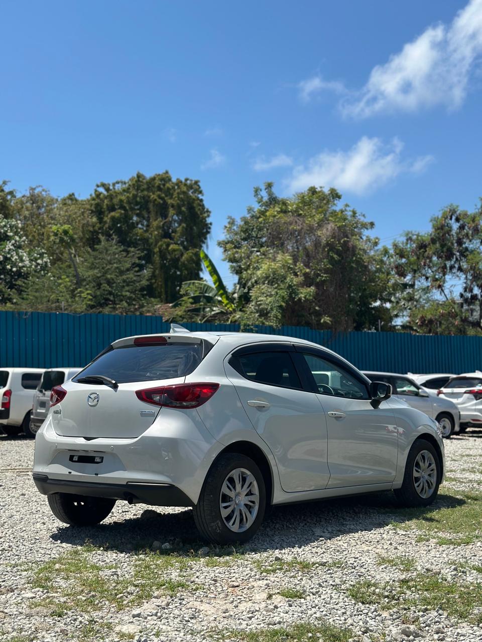 MAZDA 2